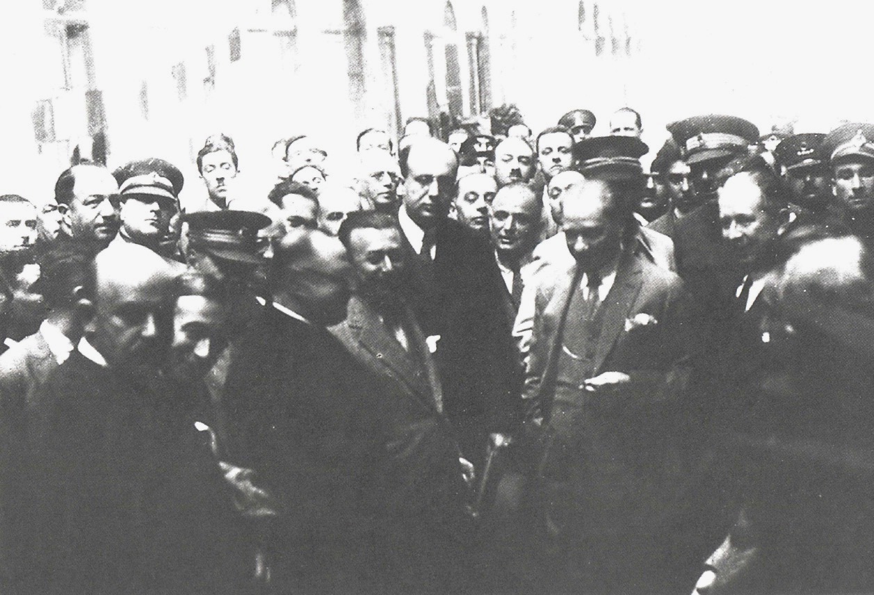 2 Şubat 1933. Atatürk Bornovalılarla.